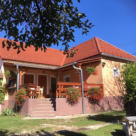 Liliom Vendégház Bakonybél Exterior foto