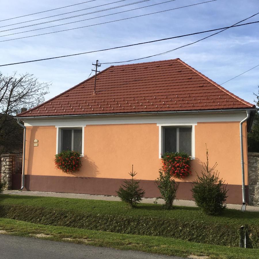 Liliom Vendégház Bakonybél Exterior foto