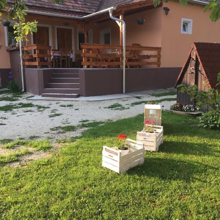 Liliom Vendégház Bakonybél Exterior foto